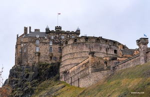 Een bezoek aan Edinburgh zou niet compleet zijn zonder het historische fort Edinburgh Castle, dat boven de rest van de stad ligt. (Foto door Andrew Fung)
