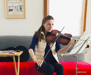 Violiste Paulina Mazurkiewicz speelt Bachs <i>Fantasia Cromatica</i>.